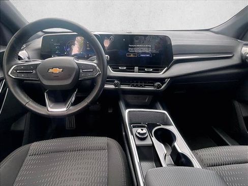 Used 2026 Chevrolet Equinox LT w/ Safety and Technology Package FWD image 16