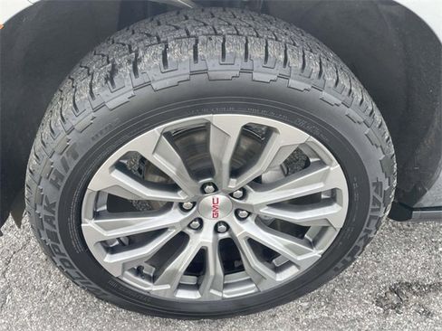 Used 2021 GMC Yukon XL Denali w/ Denali Premium Package image 11