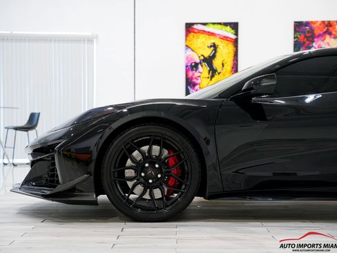 Used 2025 Chevrolet Corvette Z06 RWD image 14