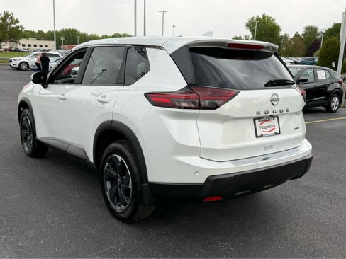 Used 2025 Nissan Rogue SV AWD/4WD image 5