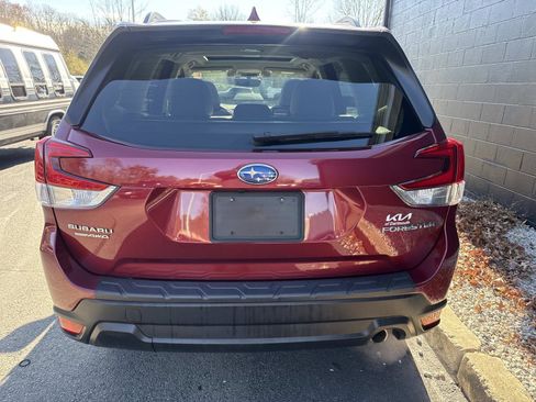 Used 2021 Subaru Forester Limited image 8