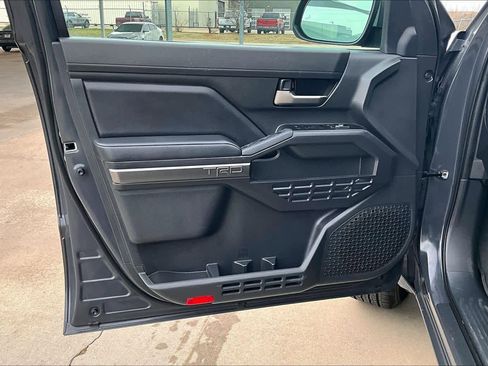 Used 2025 Toyota Tacoma TRD Sport AWD/4WD image 24