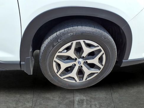 Used 2023 Subaru Forester Premium image 9