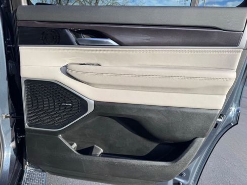 Used 2023 Jeep Wagoneer 4WD w/ Premium Group I image 30