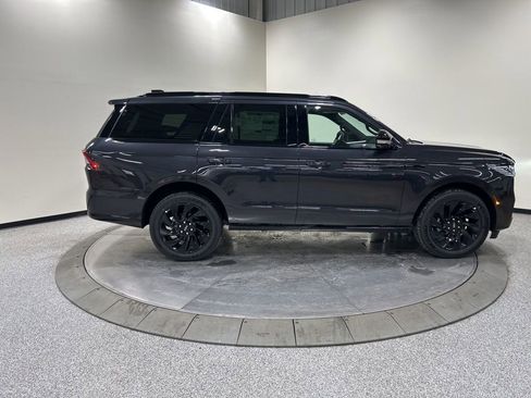 New 2026 Lincoln Navigator Reserve w/ Jet Appearance Package AWD/4WD image 5