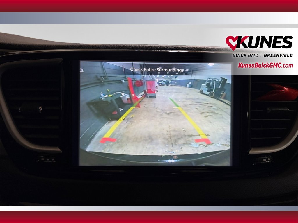 Used 2025 Chrysler Pacifica Select FWD image 27