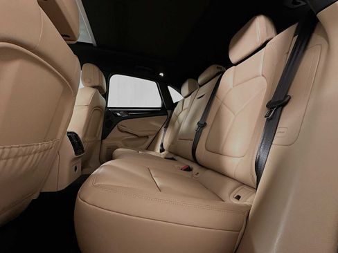 Certified 2025 Porsche Macan image 22