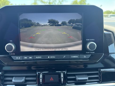 Used 2025 Nissan Pathfinder SV FWD image 19