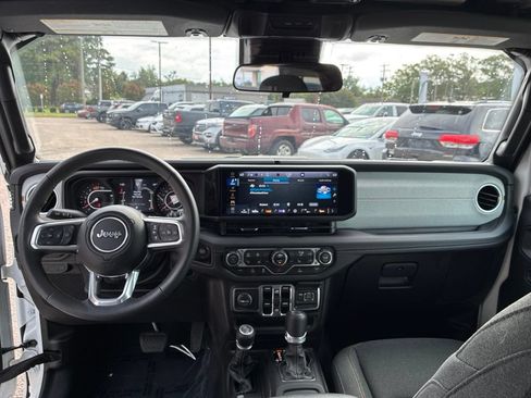 Used 2025 Jeep Wrangler Unlimited Sahara AWD/4WD image 20