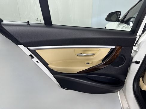 Used 2017 BMW 330e image 26