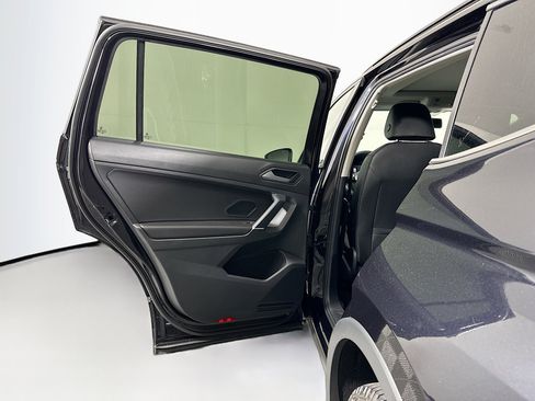 Used 2020 Volkswagen Tiguan SE w/ Panoramic Sunroof Package image 26