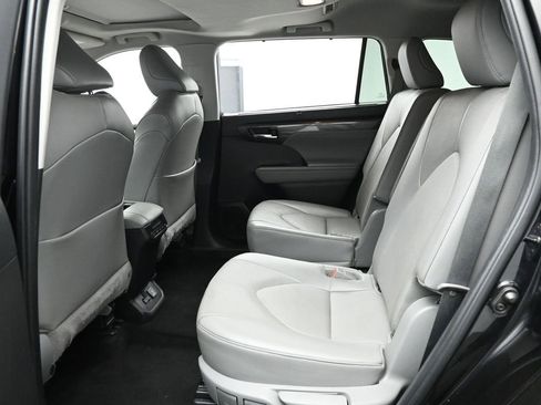 Used 2022 Toyota Highlander Limited image 15