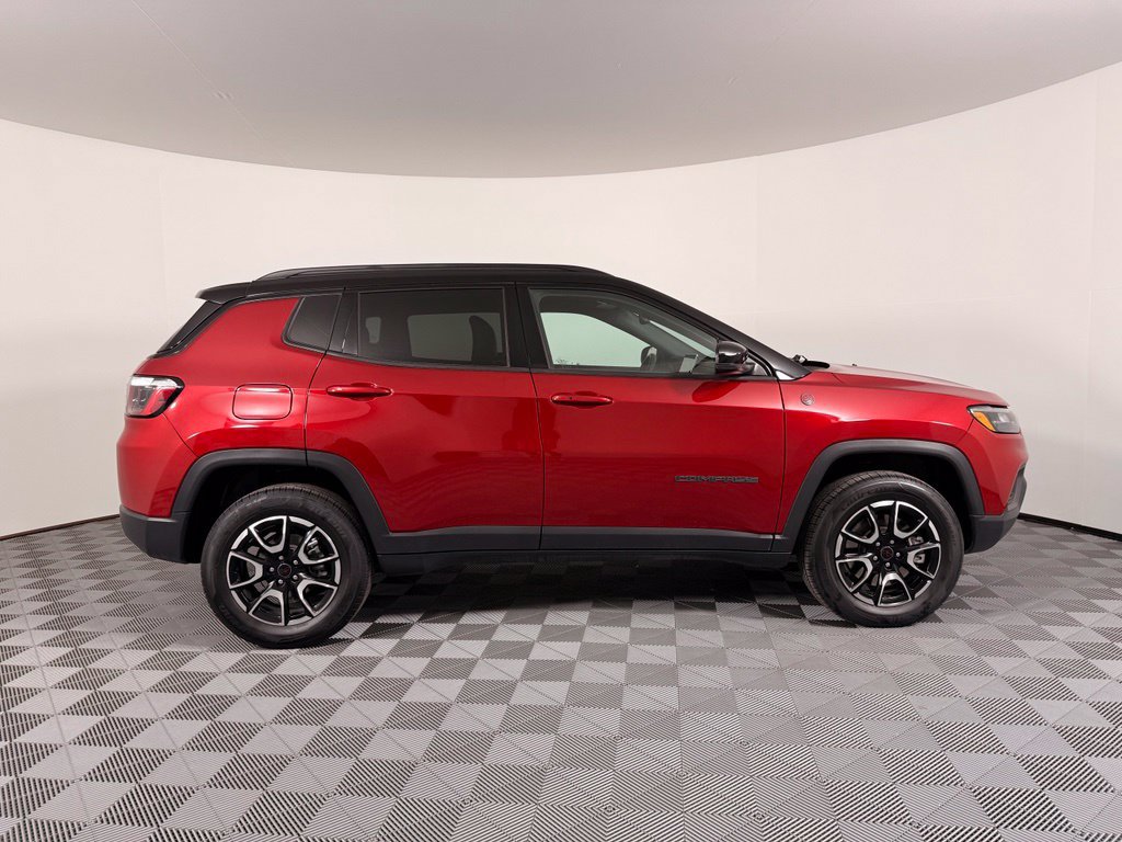 Used 2025 Jeep Compass Trailhawk AWD/4WD image 7