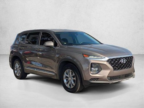 Used 2019 Hyundai Santa Fe SE image 3