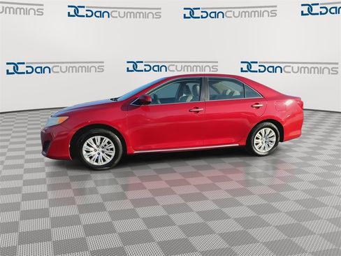 Used 2012 Toyota Camry LE image 5