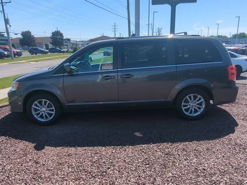 Used 2019 Dodge Grand Caravan SXT FWD image 5