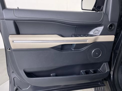 Used 2022 Ford Expedition Limited image 10