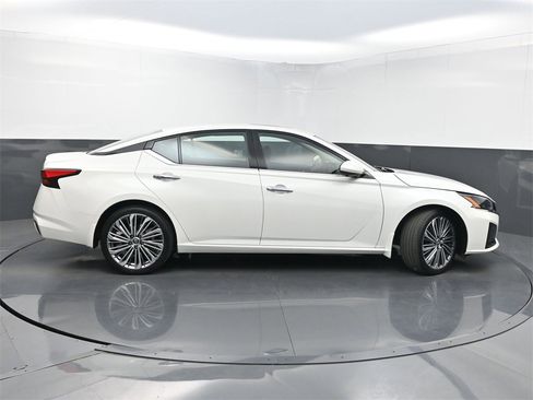 Used 2023 Nissan Altima 2.5 SL image 43