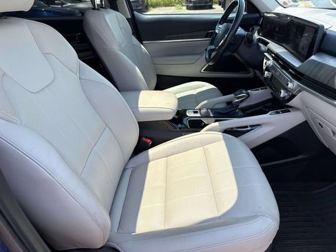 Used 2023 Kia Telluride EX w/ EX Captain's Chair Package FWD image 15