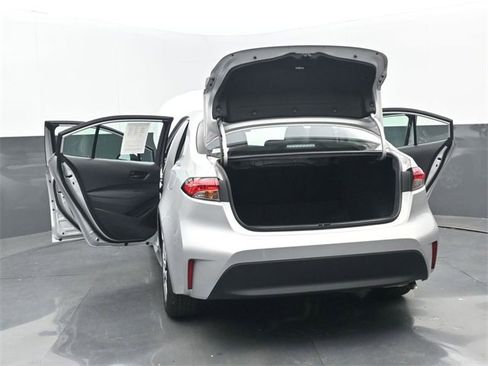 Used 2025 Toyota Corolla LE image 34