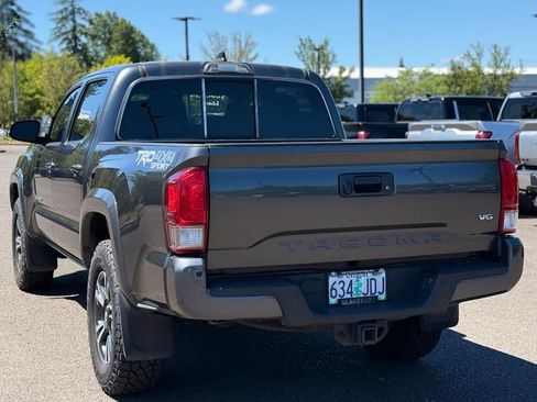 Used 2016 Toyota Tacoma TRD Sport w/ Premium & Technology Package AWD/4WD image 3
