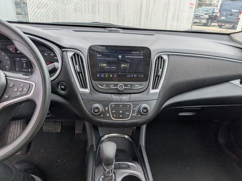 Used 2024 Chevrolet Malibu LT image 3