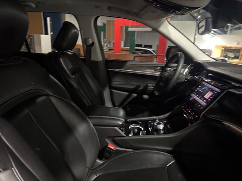 Used 2023 Jeep Grand Cherokee 4WD 4xe image 14