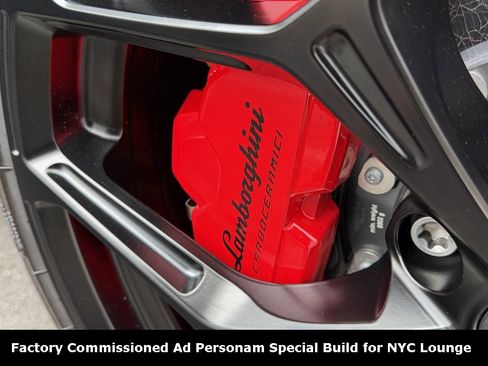 Used 2024 Lamborghini Revuelto image 33