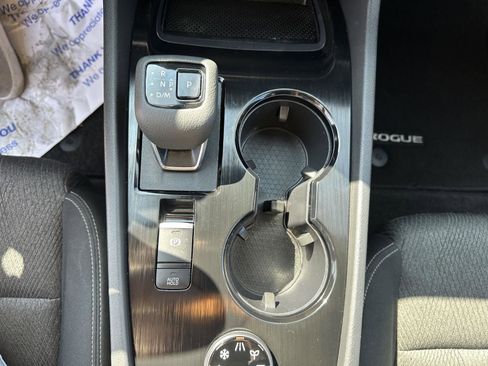 Used 2024 Nissan Rogue SV image 34