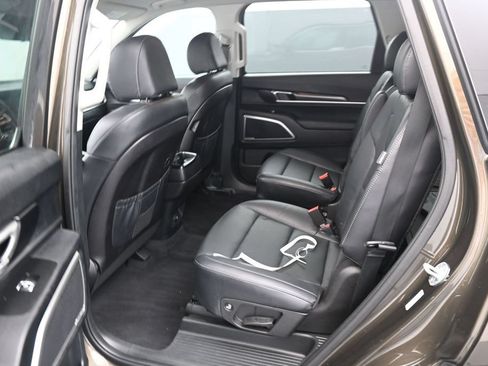 Used 2023 Kia Telluride S FWD image 17