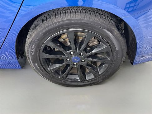 Used 2017 Ford Fusion SE w/ Fusion SE Technology Package image 27