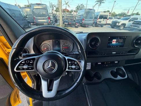 Used 2021 Mercedes-Benz Sprinter 2500 image 14