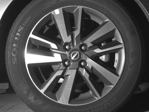 Used 2025 Nissan Versa SV image 13