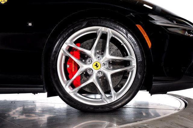 Certified 2025 Ferrari Roma Spider RWD image 20