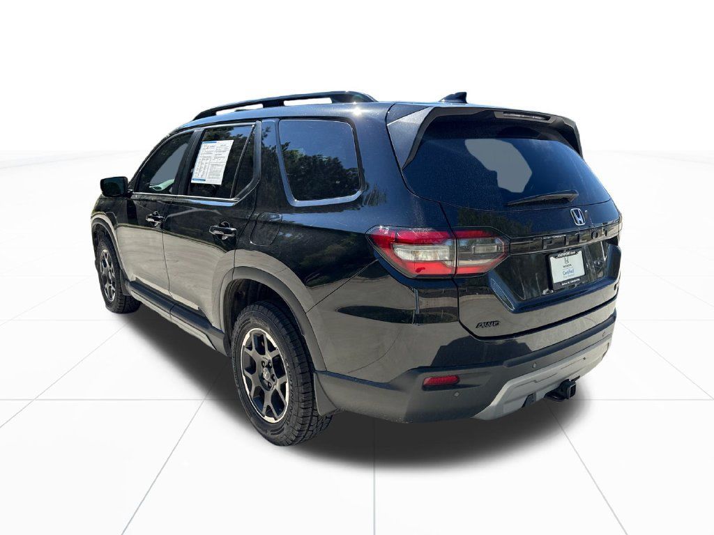 Certified 2025 Honda Pilot TrailSport image 6
