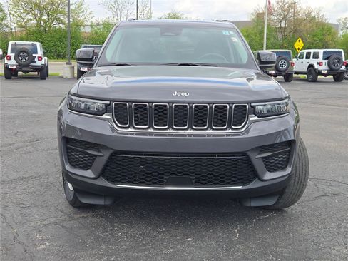 Certified 2024 Jeep Grand Cherokee Laredo RWD image 5