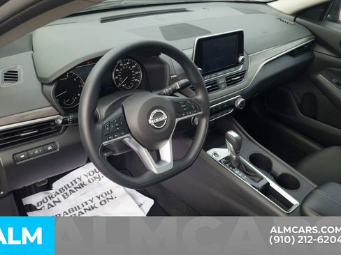 Used 2025 Nissan Altima 2.5 SV image 14