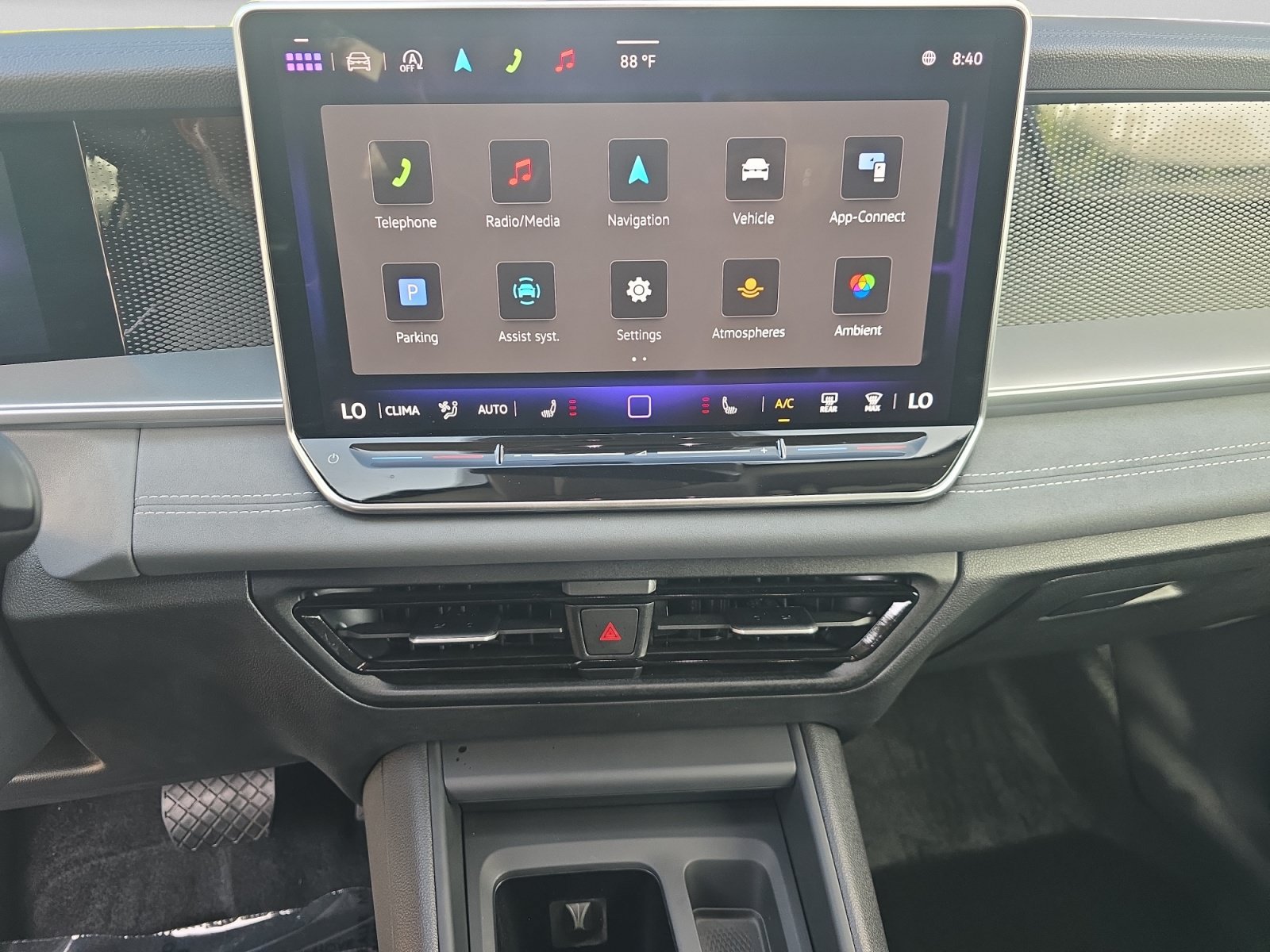 Used 2025 Volkswagen Tiguan SE FWD image 24