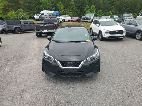 Used 2021 Nissan Versa SV FWD image 3