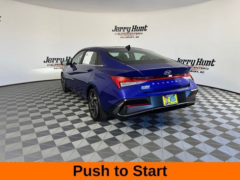 Used 2024 Hyundai Elantra SEL w/ Convenience Package image 10