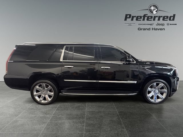 Used 2018 Cadillac Escalade ESV Luxury AWD/4WD image 9