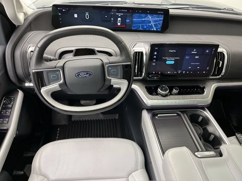 Certified 2025 Ford Expedition Platinum w/ Platinum Ultimate Package AWD/4WD image 18