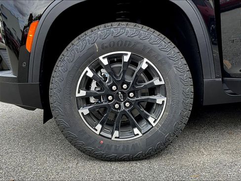 New 2026 Chevrolet Traverse Z71 w/ Enhanced Driving Package image 8