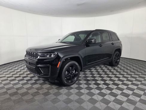 New 2026 Jeep Grand Cherokee Limited w/ Limited Altitude Package AWD/4WD image 4