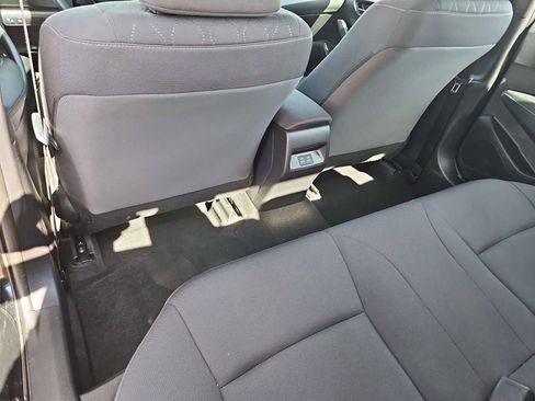 Used 2025 Toyota Corolla LE image 30