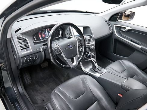Used 2015 Volvo XC60 T6 w/ Proximity Package AWD/4WD image 13