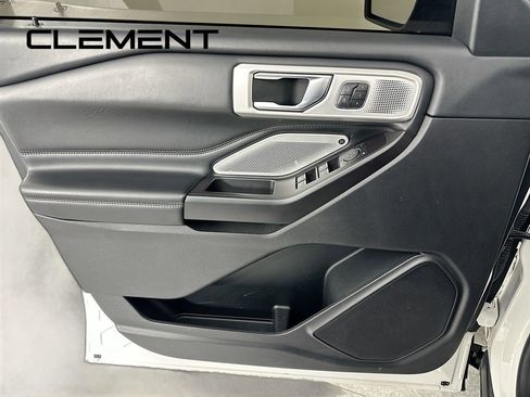 Certified 2020 Ford Explorer Platinum w/ Premium Technology Package image 29