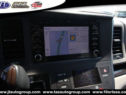 Used 2018 Toyota Sienna XLE Premium w/ Carpet Mat Package FWD image 25