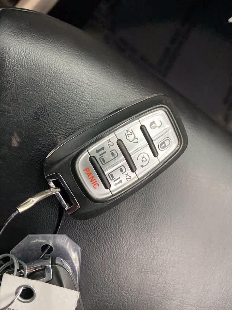 Used 2023 Chrysler Pacifica Touring-L FWD image 29