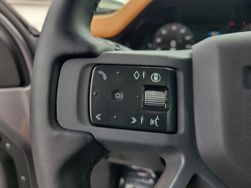 Used 2024 Land Rover Defender 110 X-Dynamic SE image 9